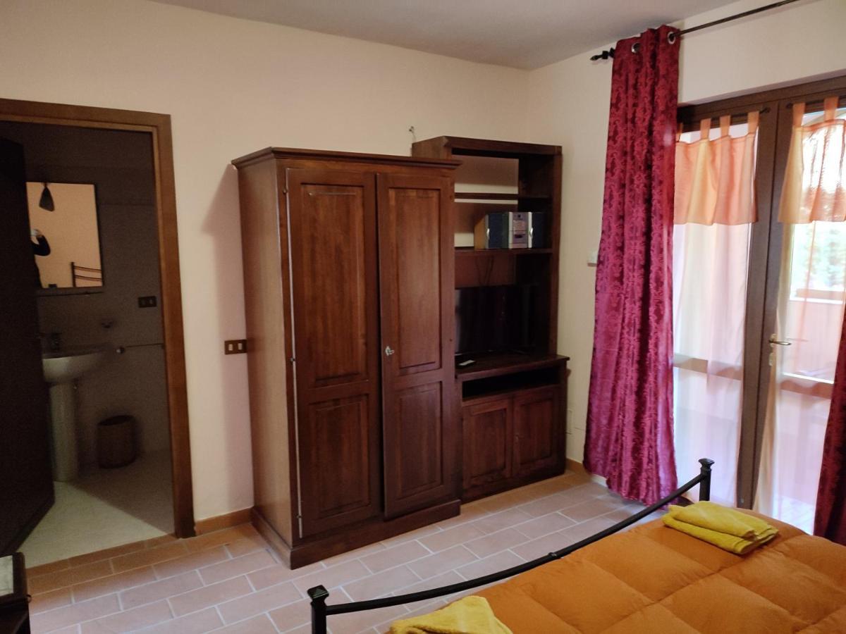 B&B Casale Roshlee Gualdo Cattaneo Bagian luar foto