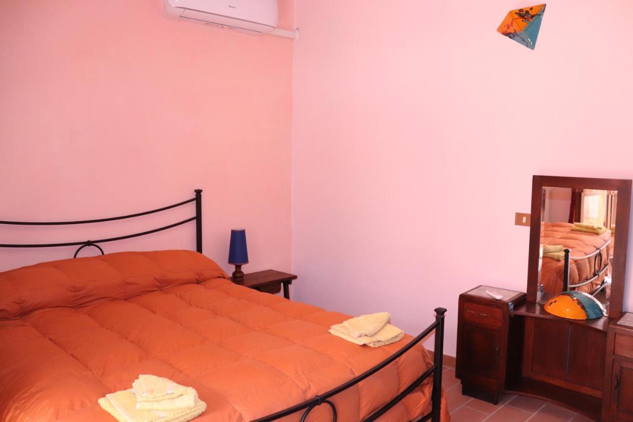 B&B Casale Roshlee Gualdo Cattaneo Bagian luar foto