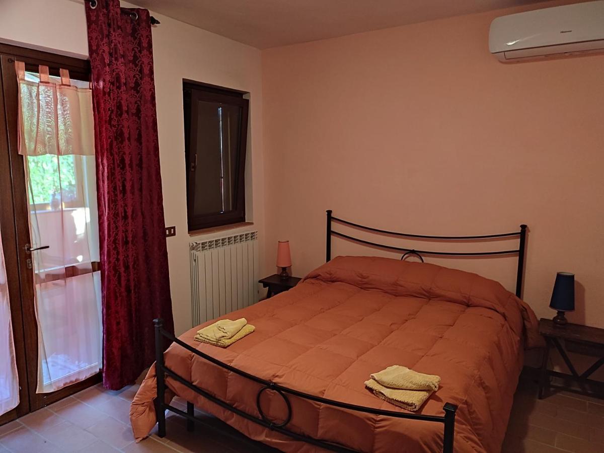 B&B Casale Roshlee Gualdo Cattaneo Bagian luar foto