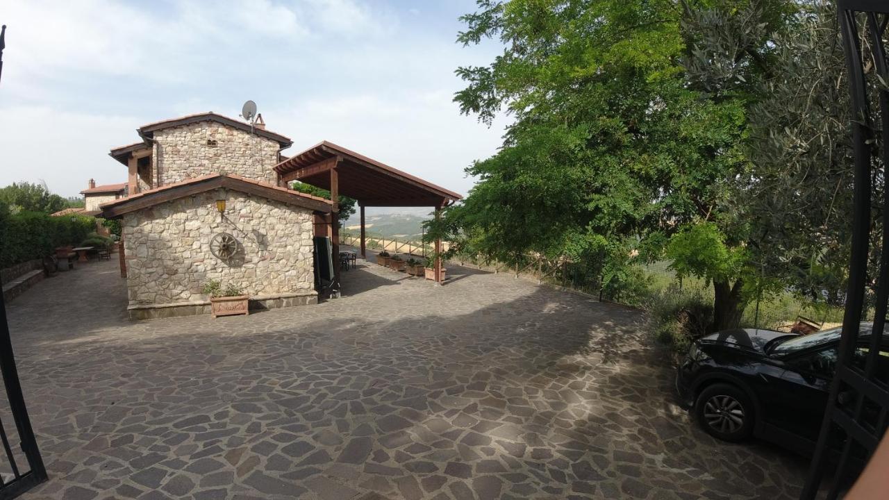 B&B Casale Roshlee Gualdo Cattaneo Bagian luar foto