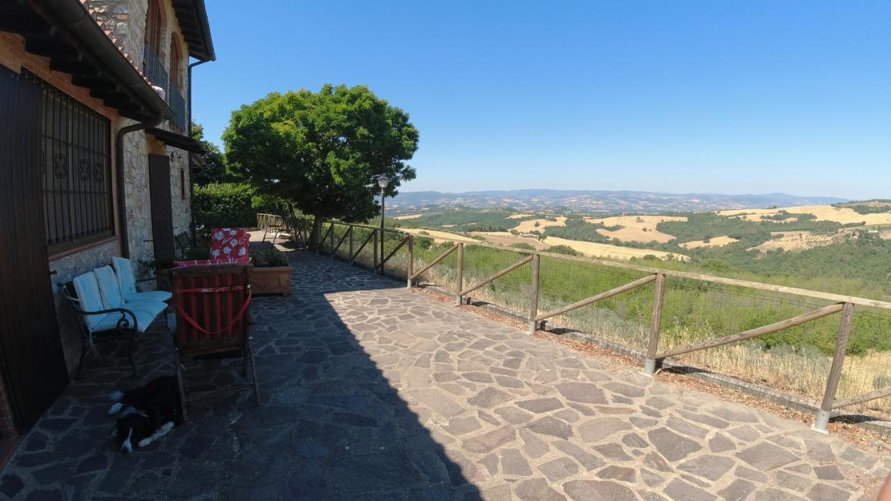 B&B Casale Roshlee Gualdo Cattaneo Bagian luar foto